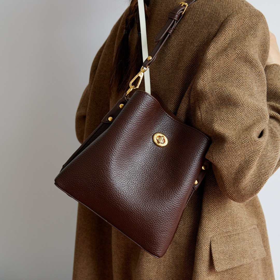 Women Bags For Airport - กระเป๋าถือผู้หญิงหนัง PU แฟชั่น ความจุขนาดใหญ่ กระเป๋าสะพายไหล่ทรงถังสำหรับผู้หญิง ดีไซน์หรูหรา