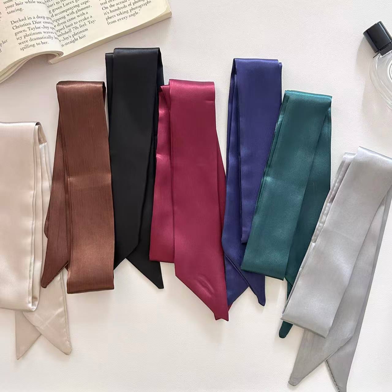 Women Bags Office - ผ้าพันคอซาตินทรงบาง สีพื้น พรีเมียม นุ่ม น้ำหนักเบา ใช้เป็นผ้าคาดผม