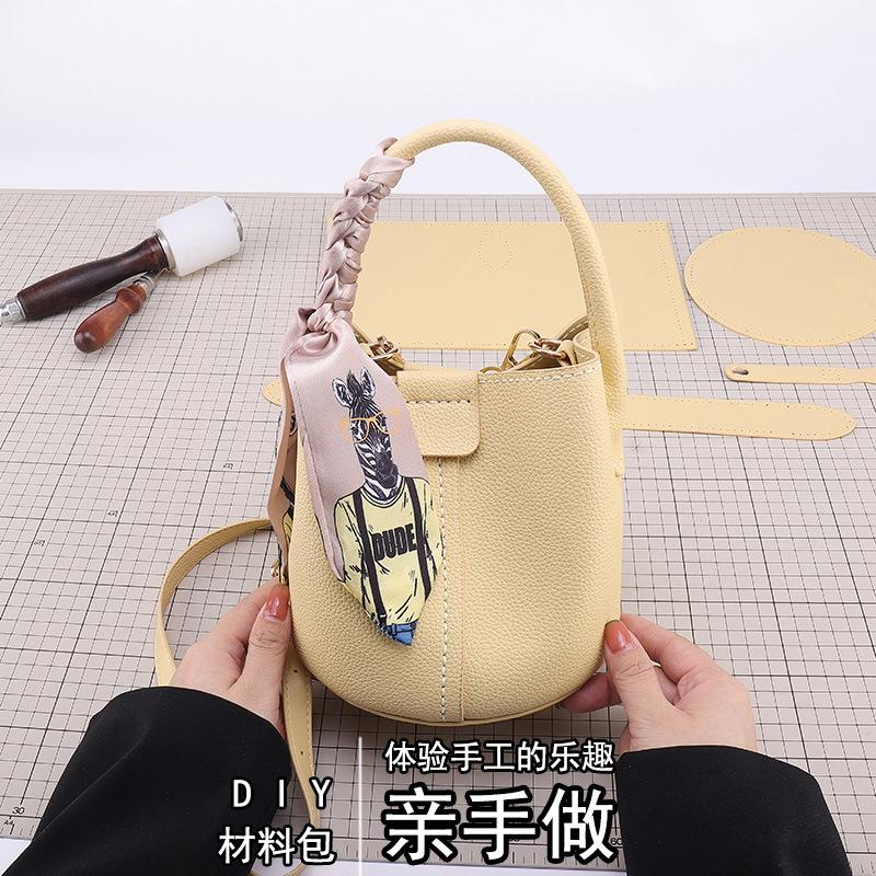 Women Bags Handmade - กระเป๋าถัก DIY - กระเป๋าสะพายทรงบัคเก็ตทำจากหนัง PU และผ้าพันคอไหม