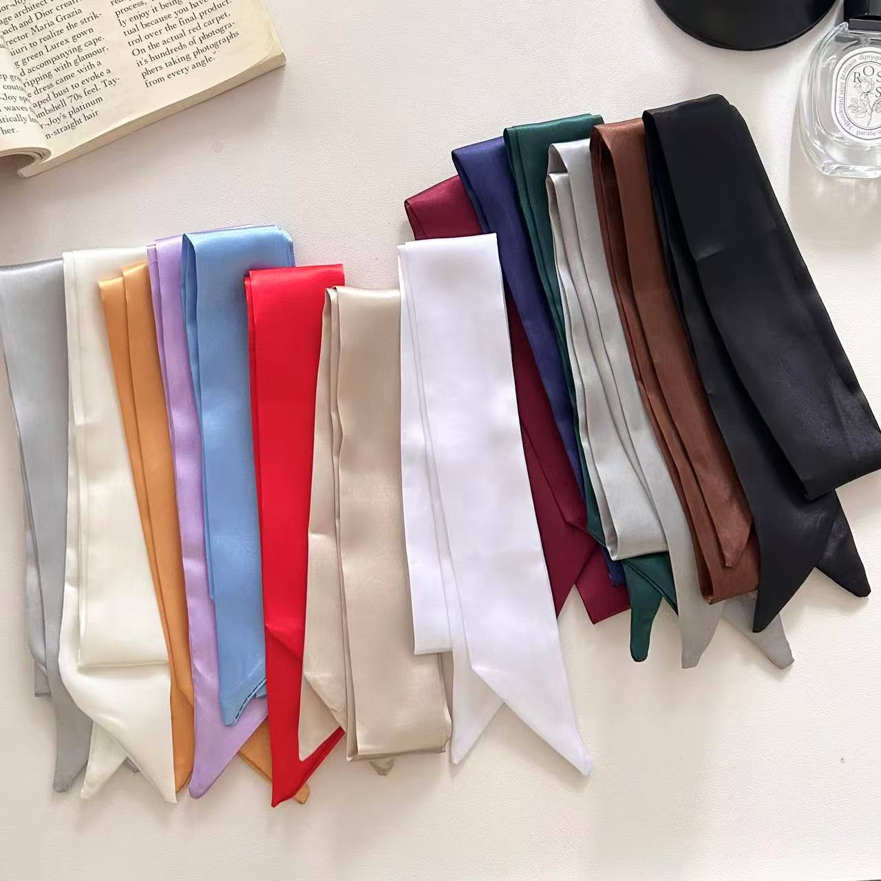 ผ้าพันคอซาตินทรงบาง สีพื้น พรี - Women Bags Office บทวิจารณ์และราคา